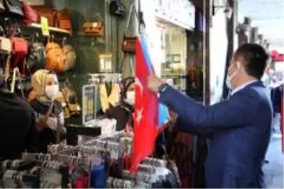Başkent esnafına Azerbaycan bayrağı
