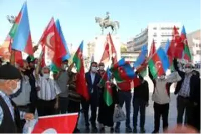 Başkent esnafına Azerbaycan bayrağı