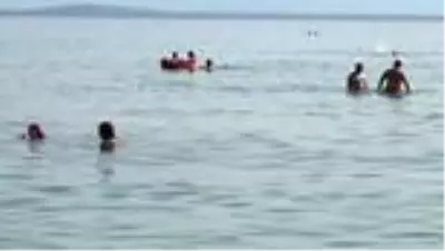 Didim'de sıcak havayı fırsat bilenler denizin keyfini çıkardı Didim'de sıcak havayı fırsat bilenler denizin keyfini çıkardı