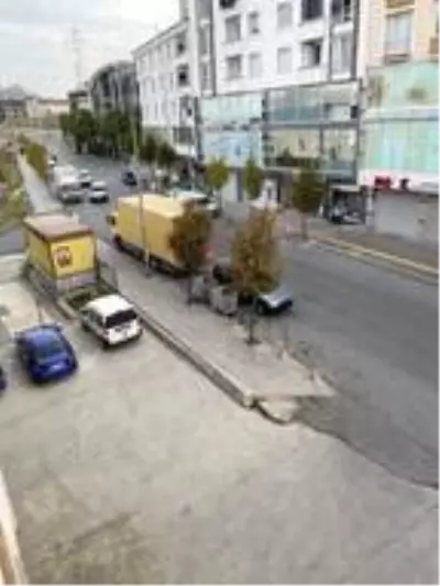 Bunu da gördük! Hırsızlar gündüz vakti kendilerini uyaran vatandaşları taşladı Bunu da gördük! Hırsızlar gündüz vakti kendilerini uyaran vatandaşları taşladı