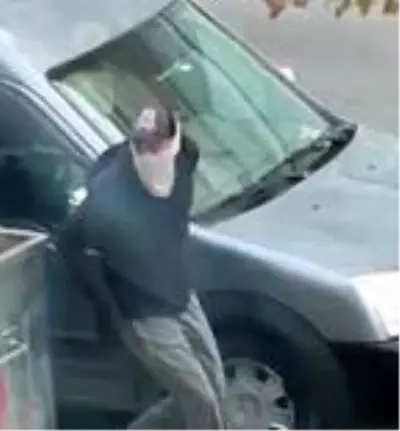 Bunu da gördük! Hırsızlar gündüz vakti kendilerini uyaran vatandaşları taşladı Bunu da gördük! Hırsızlar gündüz vakti kendilerini uyaran vatandaşları taşladı