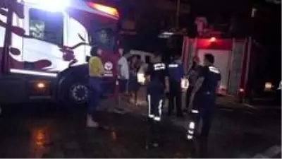 Son dakika haber... Ev yangınında dumandan etkilenen köpeği itfaiye kurtardı Son dakika haber... Ev yangınında dumandan etkilenen köpeği itfaiye kurtardı