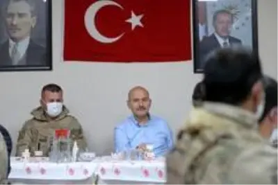 İçişleri Bakanı Süleyman Soylu, İkiyaka Dağları'ndaki askerleri ziyaret etti İçişleri Bakanı Süleyman Soylu, İkiyaka Dağları'ndaki askerleri ziyaret etti