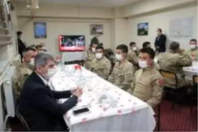 İçişleri Bakanı Süleyman Soylu, İkiyaka Dağları'ndaki askerleri ziyaret etti İçişleri Bakanı Süleyman Soylu, İkiyaka Dağları'ndaki askerleri ziyaret etti