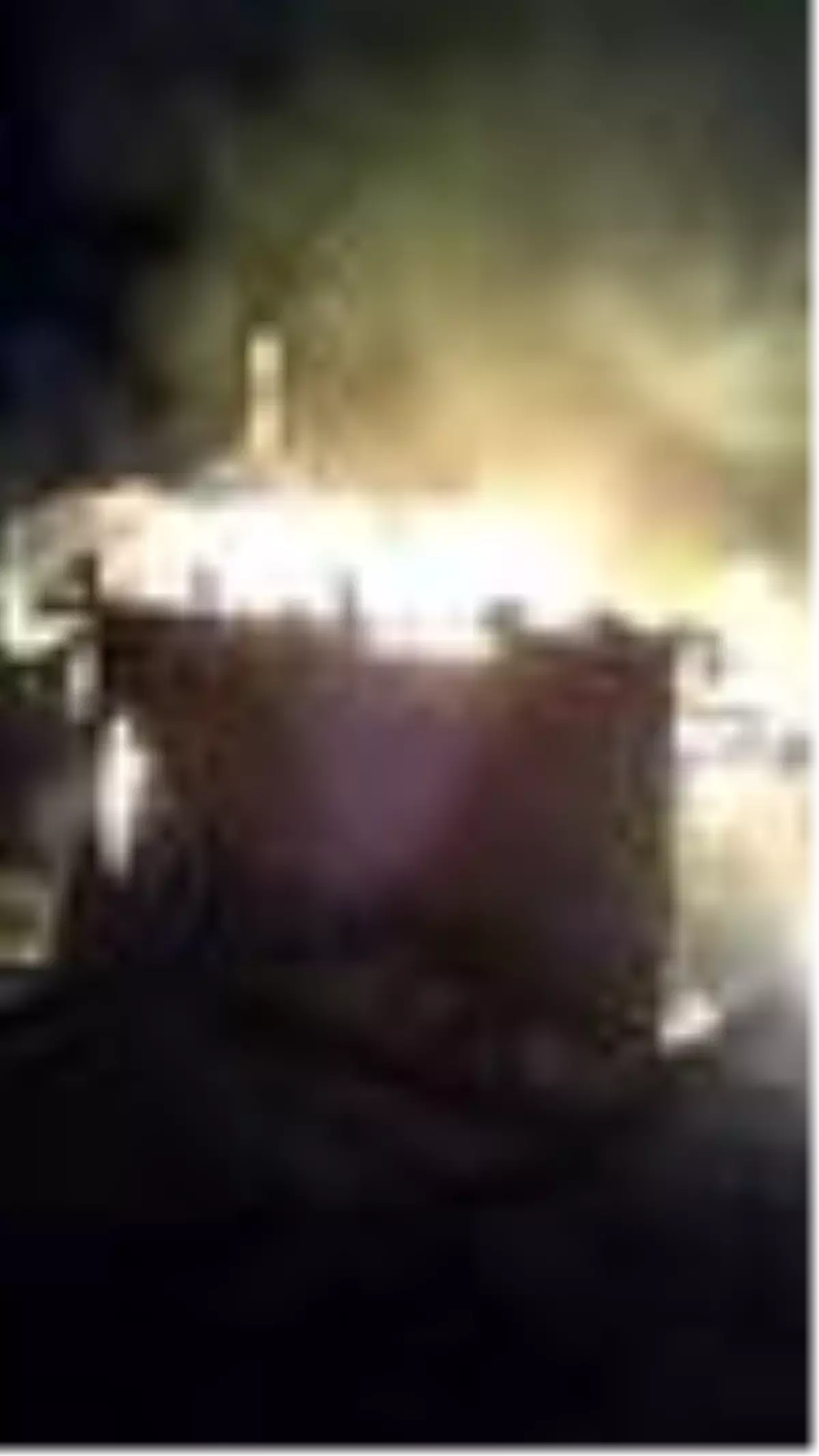 İki katlı ahşap ev kül oldu