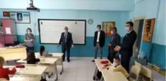 Okul Müdürü: İlçe Milli Eğitim Müdürü Mahmut Demir, okullardaki incelemelerini sürdürüyor Okul Müdürü: İlçe Milli Eğitim Müdürü Mahmut Demir, okullardaki incelemelerini sürdürüyor