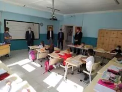 İlçe Milli Eğitim Müdürü Mahmut Demir, okullardaki incelemelerini sürdürüyor İlçe Milli Eğitim Müdürü Mahmut Demir, okullardaki incelemelerini sürdürüyor