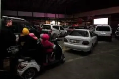 Isparta'da arabada sinema keyfi Isparta'da arabada sinema keyfi