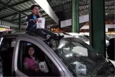 Isparta'da arabada sinema keyfi Isparta'da arabada sinema keyfi