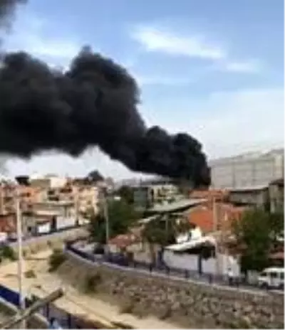 Son dakika haberleri... Polyester üretilen iş yerinde korkutan yangın: 4 kişi dumandan etkilendi Son dakika haberleri... Polyester üretilen iş yerinde korkutan yangın: 4 kişi dumandan etkilendi