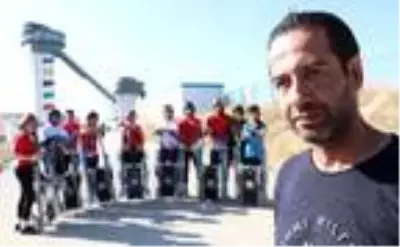 Kızak takımı, kar olmayınca kara yolunda antrenman yapıyor