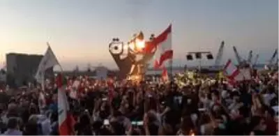 - Lübnan'da 17 Ekim Devrimi'nin 1. yılında halk yeniden sokaklara döküldü - Lübnan'da 17 Ekim Devrimi'nin 1. yılında halk yeniden sokaklara döküldü
