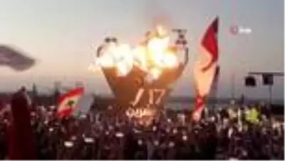 - Lübnan'da 17 Ekim Devrimi'nin 1. yılında halk yeniden sokaklara döküldü - Lübnan'da 17 Ekim Devrimi'nin 1. yılında halk yeniden sokaklara döküldü