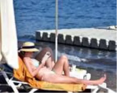 Marmaris'te yaz havasında plaj ve havuz keyfi Marmaris'te yaz havasında plaj ve havuz keyfi