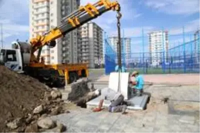 Melikgazi'de yer altı çöp konteynerleri ile koku ve bakterilerin önüne geçiliyor Melikgazi'de yer altı çöp konteynerleri ile koku ve bakterilerin önüne geçiliyor