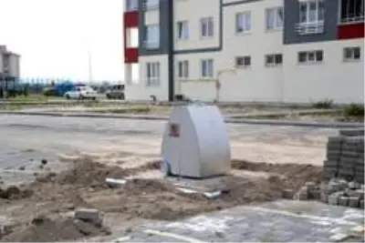 Melikgazi'de yer altı çöp konteynerleri ile koku ve bakterilerin önüne geçiliyor Melikgazi'de yer altı çöp konteynerleri ile koku ve bakterilerin önüne geçiliyor