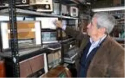 Ömrünün 54 yılını radyo tamir ederek geçirdi Ömrünün 54 yılını radyo tamir ederek geçirdi