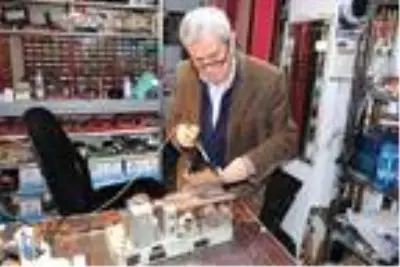 Ömrünün 54 yılını radyo tamir ederek geçirdi Ömrünün 54 yılını radyo tamir ederek geçirdi