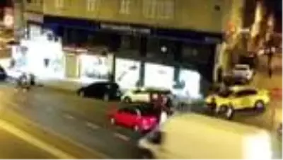 Otomobilde alkol kullanan gençlerle mahalleli arasında kavga: 1 yaralı Otomobilde alkol kullanan gençlerle mahalleli arasında kavga: 1 yaralı