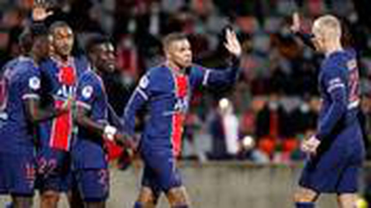 Paris Saint Germain, Nimes'i 4-0 mağlup etti