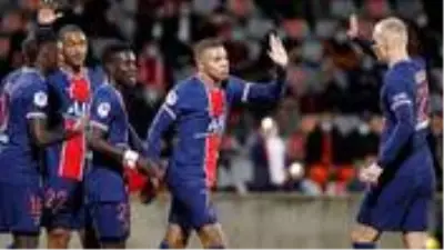 Paris Saint Germain, Nimes'i 4-0 mağlup etti Paris Saint Germain, Nimes'i 4-0 mağlup etti