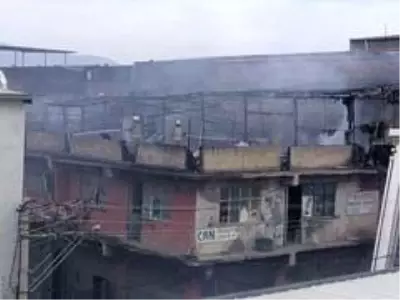 Son dakika haberleri... Polyester üretilen iş yerinde korkutan yangın: 4 kişi dumandan etkilendi Son dakika haberleri... Polyester üretilen iş yerinde korkutan yangın: 4 kişi dumandan etkilendi