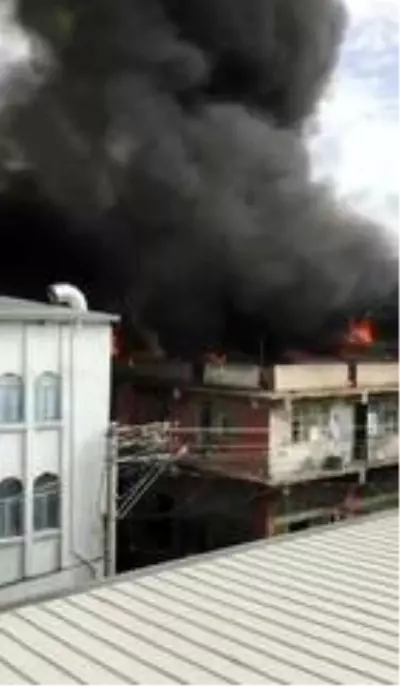 Son dakika haberleri... Polyester üretilen iş yerinde korkutan yangın: 4 kişi dumandan etkilendi Son dakika haberleri... Polyester üretilen iş yerinde korkutan yangın: 4 kişi dumandan etkilendi
