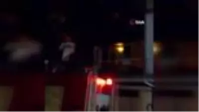 Son dakika haber... Ev yangınında dumandan etkilenen köpeği itfaiye kurtardı Son dakika haber... Ev yangınında dumandan etkilenen köpeği itfaiye kurtardı