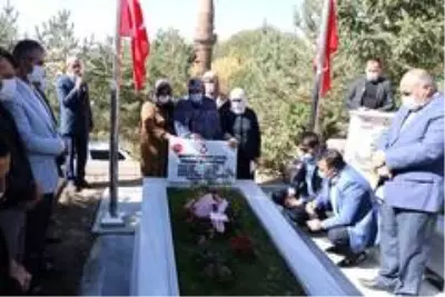Son dakika haber! Şehit Eren Öztürk, Ahlat'taki kabri başında anıldı Son dakika haber! Şehit Eren Öztürk, Ahlat'taki kabri başında anıldı