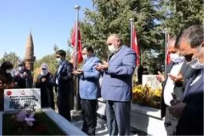 Son dakika haber! Şehit Eren Öztürk, Ahlat'taki kabri başında anıldı Son dakika haber! Şehit Eren Öztürk, Ahlat'taki kabri başında anıldı