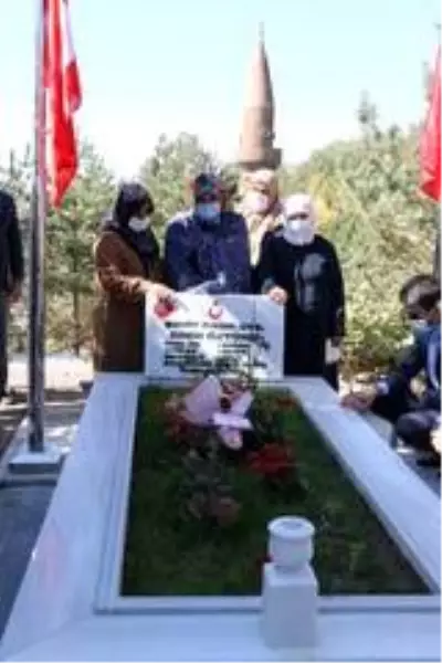 Son dakika haber! Şehit Eren Öztürk, Ahlat'taki kabri başında anıldı Son dakika haber! Şehit Eren Öztürk, Ahlat'taki kabri başında anıldı