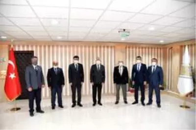 Şehit yakınları ve gazilerden Belediye Başkanı Başdeğirmen'e dernek binası teşekkürü Şehit yakınları ve gazilerden Belediye Başkanı Başdeğirmen'e dernek binası teşekkürü