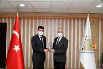 Şehit yakınları ve gazilerden Belediye Başkanı Başdeğirmen'e dernek binası teşekkürü Şehit yakınları ve gazilerden Belediye Başkanı Başdeğirmen'e dernek binası teşekkürü