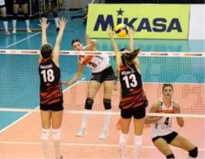 Sultanlar Ligi: Eczacıbaşı VitrA: 3 - THY: 0 Sultanlar Ligi: Eczacıbaşı VitrA: 3 - THY: 0