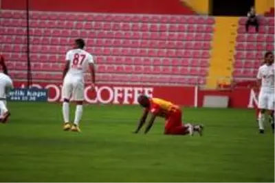 Süper Lig: Kayserispor: 0 Sivasspor: 1 (İlk yarı) Süper Lig: Kayserispor: 0 Sivasspor: 1 (İlk yarı)