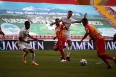 Süper Lig: Kayserispor: 0 Sivasspor: 1 (İlk yarı) Süper Lig: Kayserispor: 0 Sivasspor: 1 (İlk yarı)