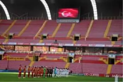 Süper Lig: Kayserispor: 0 Sivasspor: 1 (İlk yarı) Süper Lig: Kayserispor: 0 Sivasspor: 1 (İlk yarı)