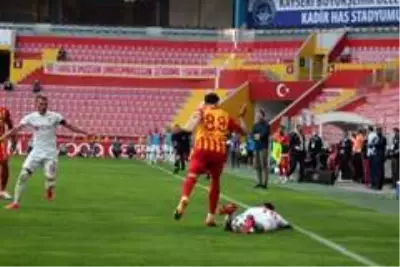 Süper Lig: Kayserispor: 1 - Sivasspor: 3 (Maç Sonucu) Süper Lig: Kayserispor: 1 - Sivasspor: 3 (Maç Sonucu)