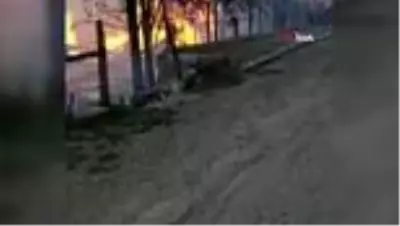 3 ahşap ev alevlere teslim oldu 3 ahşap ev alevlere teslim oldu