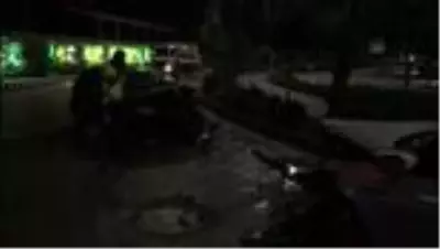 Adana'da iki otomobil çarpıştı: 1 yaralı Adana'da iki otomobil çarpıştı: 1 yaralı