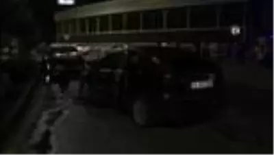 Adana'da iki otomobil çarpıştı: 1 yaralı Adana'da iki otomobil çarpıştı: 1 yaralı