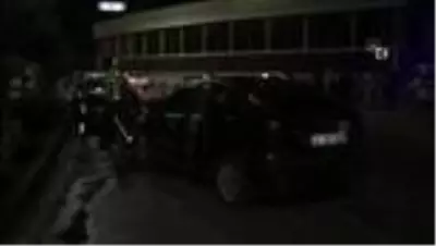 Adana'da iki otomobil çarpıştı: 1 yaralı Adana'da iki otomobil çarpıştı: 1 yaralı