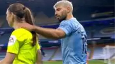 Agüero'nun maçın kadın hakemine yaptığı el hareketi büyük tepki çekti Agüero'nun maçın kadın hakemine yaptığı el hareketi büyük tepki çekti