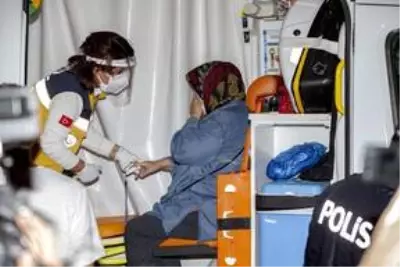 Ankara'da yangında mahsur kalan küçük çocuk, kucağında köpeğiyle kurtarıldı Ankara'da yangında mahsur kalan küçük çocuk, kucağında köpeğiyle kurtarıldı