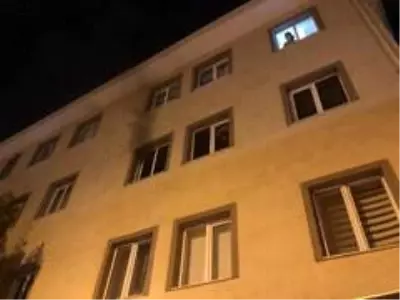 Ankara'da yangında mahsur kalan küçük çocuk, kucağında köpeğiyle kurtarıldı Ankara'da yangında mahsur kalan küçük çocuk, kucağında köpeğiyle kurtarıldı