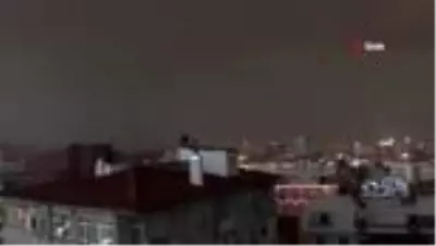 Ankara'da sağanak yağış ve dolu hayatı felç etti...Şimşekler geceyi gündüze çevirdi, yollar göle döndü Ankara'da sağanak yağış ve dolu hayatı felç etti...Şimşekler geceyi gündüze çevirdi, yollar göle döndü