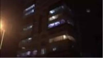 Başkentte kuvvetli rüzgar nedeniyle 2 apartmanın çatısı uçtu Başkentte kuvvetli rüzgar nedeniyle 2 apartmanın çatısı uçtu