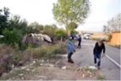 Beton mikserinin çarptığı evin mutfak duvarı yıkıldı Beton mikserinin çarptığı evin mutfak duvarı yıkıldı