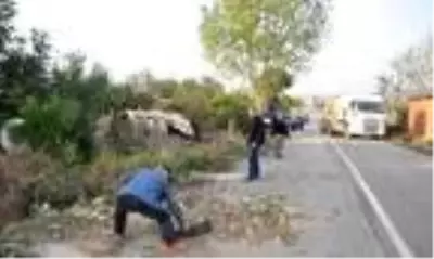 Beton mikserinin çarptığı evin mutfak duvarı yıkıldı Beton mikserinin çarptığı evin mutfak duvarı yıkıldı