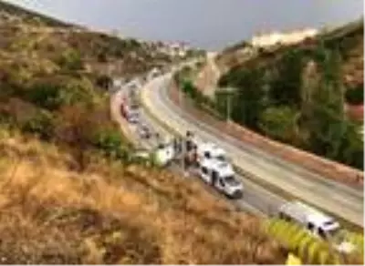 Bilecik'te belediye çöp kamyonu devrildi: 3 yaralı Bilecik'te belediye çöp kamyonu devrildi: 3 yaralı